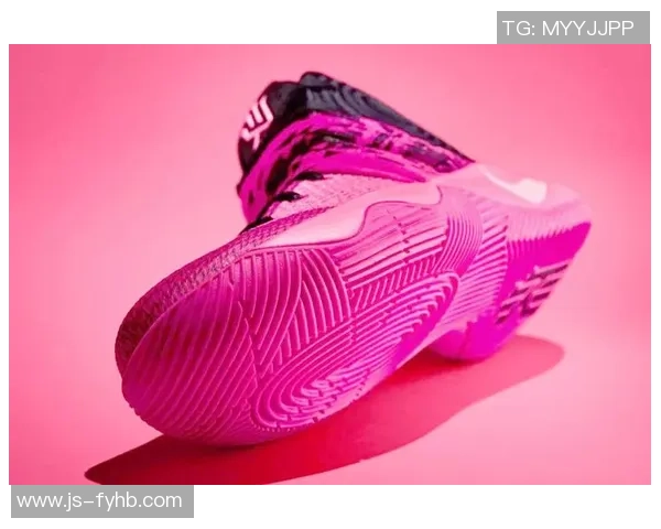 足球球星拖鞋成为时尚新宠 谁是这款独特鞋履的代言人